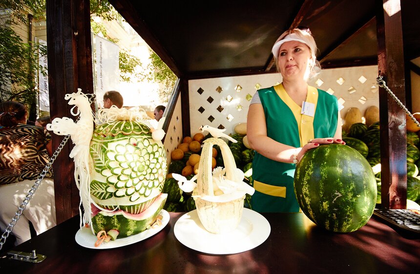 В Москве официально открылись бахчевые развалы 12 фото