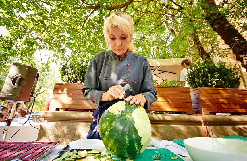 В Москве официально открылись бахчевые развалы 5 фото