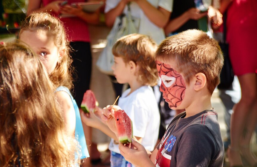 В Москве официально открылись бахчевые развалы 8 фото