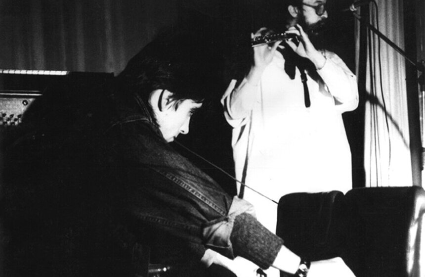 Курехин и Летов, концерт дуэта в ДК им. Сведлова, Москва, 1986<br /><br />Фото:<a href="http://www.letov.ru" target="_blank">letov.ru</a>