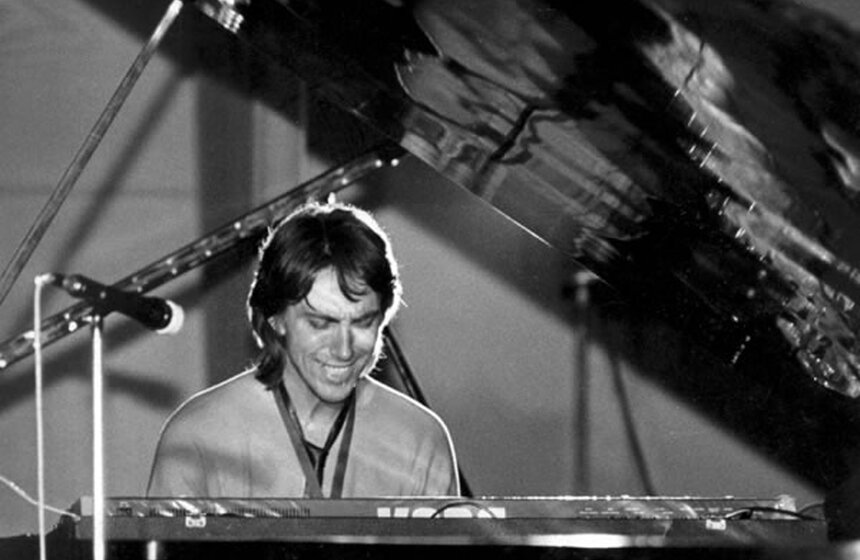 Выступление дуэтом с Сергеем Летовым в Горном Институте в Свердловске, 1986 год.<br /><br />Фото:<a href="http://www.letov.ru" target="_blank">letov.ru</a>