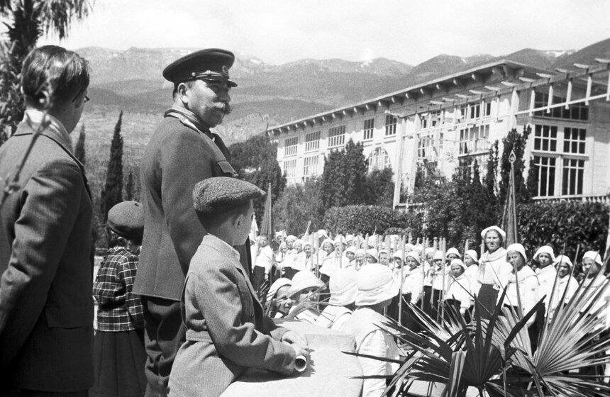 90 лет назад в Крыму открылся детский лагерь "Артек" 9 фото