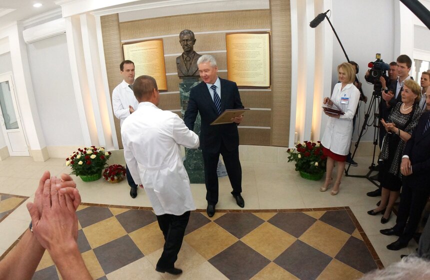 Мэр Москвы поздравил коллектив 20-й горбольницы с 50-летием 5 фото