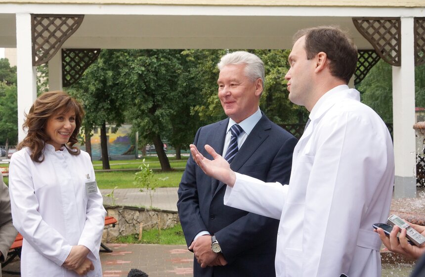 Мэр Москвы поздравил коллектив 20-й горбольницы с 50-летием 10 фото