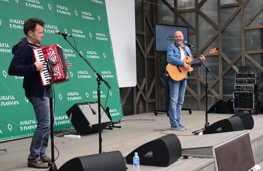В "Музеоне" стартовал ежегодный проект "Книги в парках" 11 фото