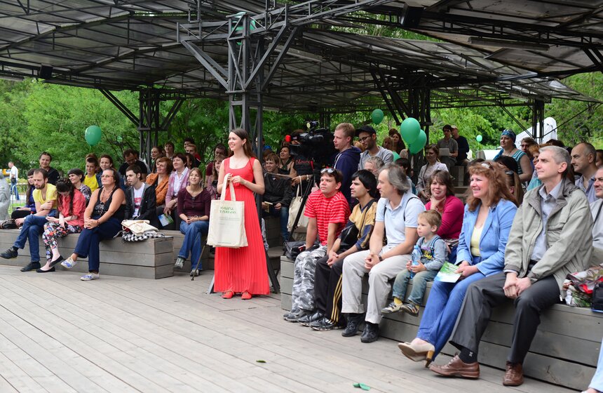 В "Музеоне" стартовал ежегодный проект "Книги в парках" 4 фото