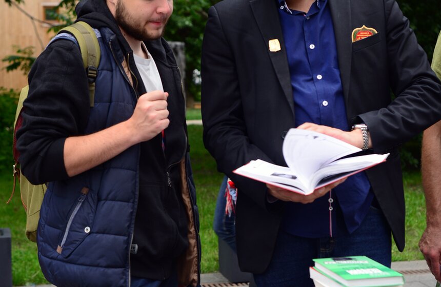 В "Музеоне" стартовал ежегодный проект "Книги в парках" 6 фото