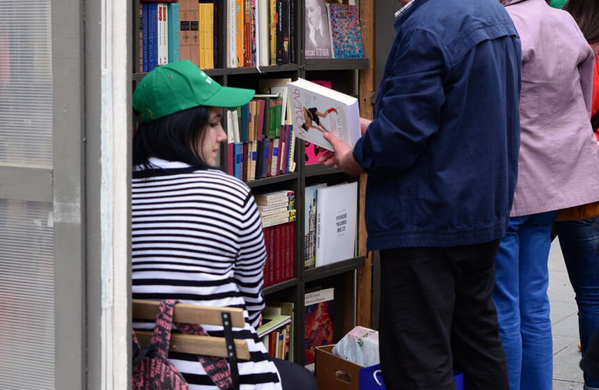 В "Музеоне" стартовал ежегодный проект "Книги в парках" 8 фото