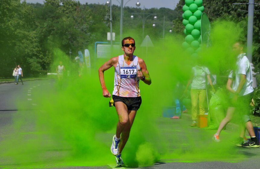 В "Лужниках" состоялся "Красочный забег" 4 фото