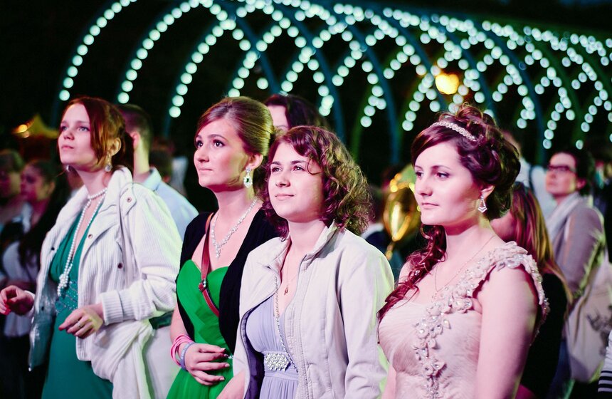 В Парке Горького прошел городской праздник выпускников 26 фото