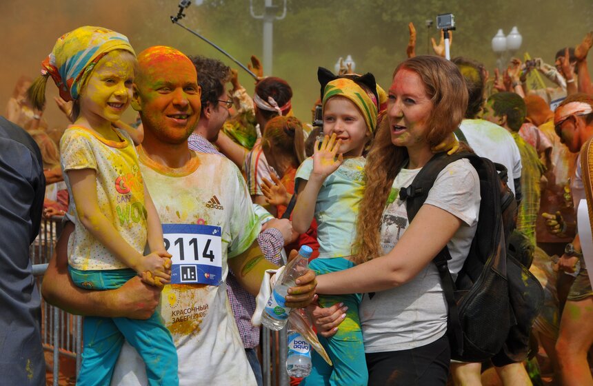 В "Лужниках" состоялся "Красочный забег" 17 фото