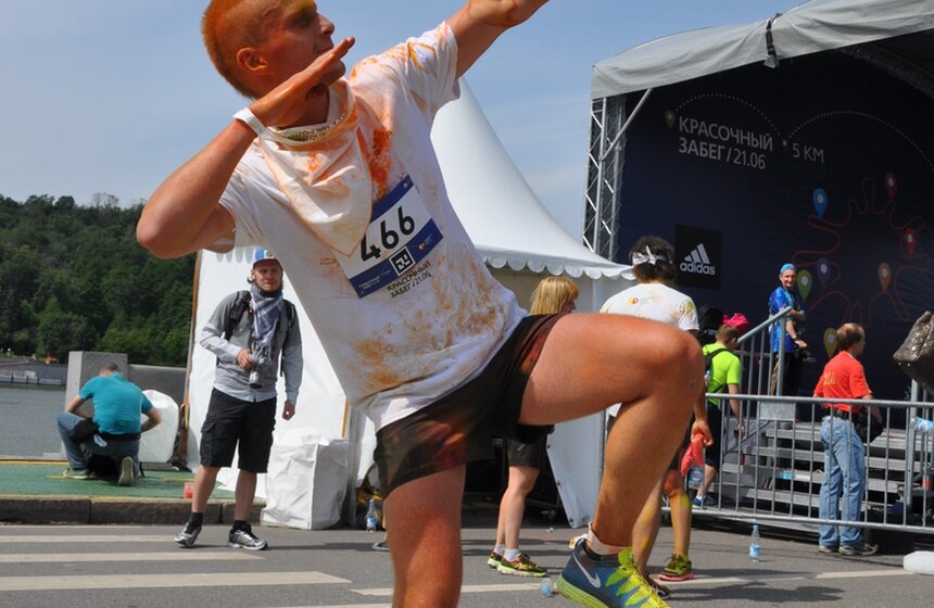 В "Лужниках" состоялся "Красочный забег" 11 фото