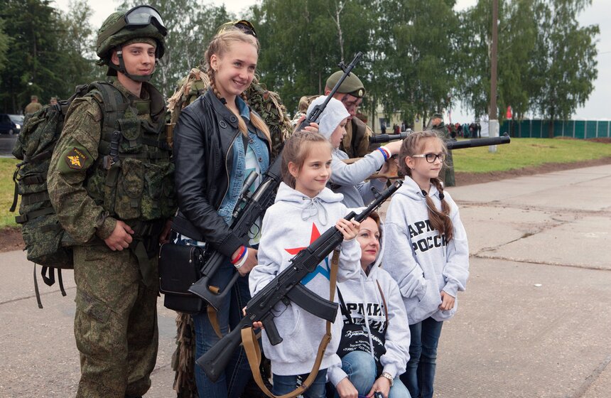 В подмосковном "Алабине" презентовали знак "Армия России" 19 фото