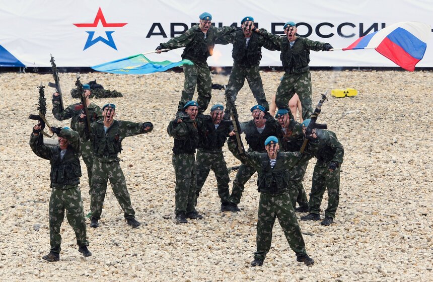 В подмосковном "Алабине" презентовали знак "Армия России" 14 фото