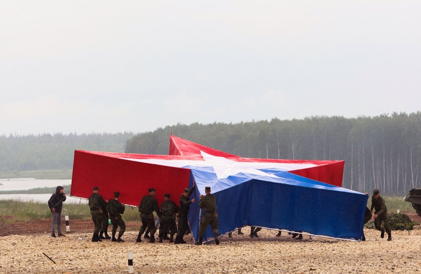В подмосковном "Алабине" презентовали знак "Армия России" 16 фото