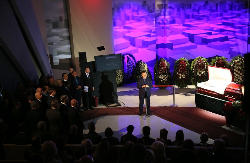 В Москве простились с журналистом ВГТРК Игорем Корнелюком 10 фото