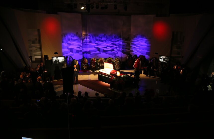 В Москве простились с журналистом ВГТРК Игорем Корнелюком 8 фото