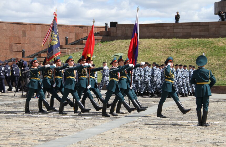 В Москве прошла торжественная церемония вручения знамени ГУ МВД 19 фото