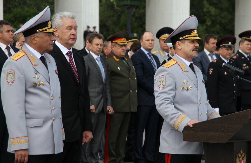 В Москве прошла торжественная церемония вручения знамени ГУ МВД 18 фото