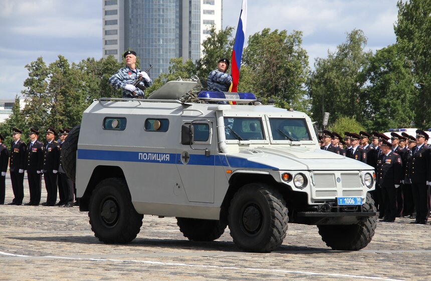 В Москве прошла торжественная церемония вручения знамени ГУ МВД 23 фото