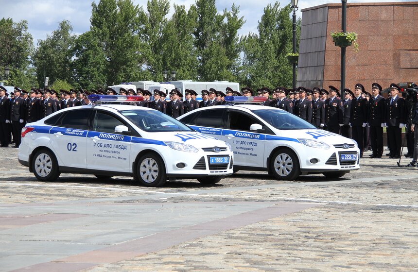 В Москве прошла торжественная церемония вручения знамени ГУ МВД 24 фото