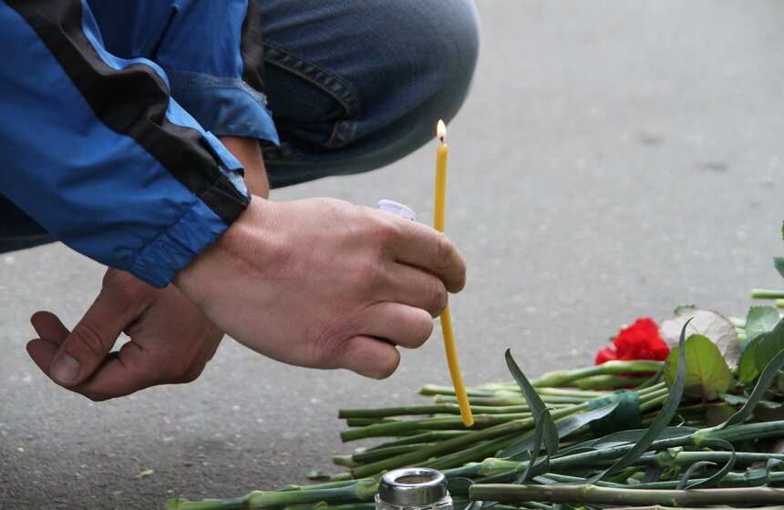 Сергей Собянин возложил цветы в память об убитых журналистах 10 фото