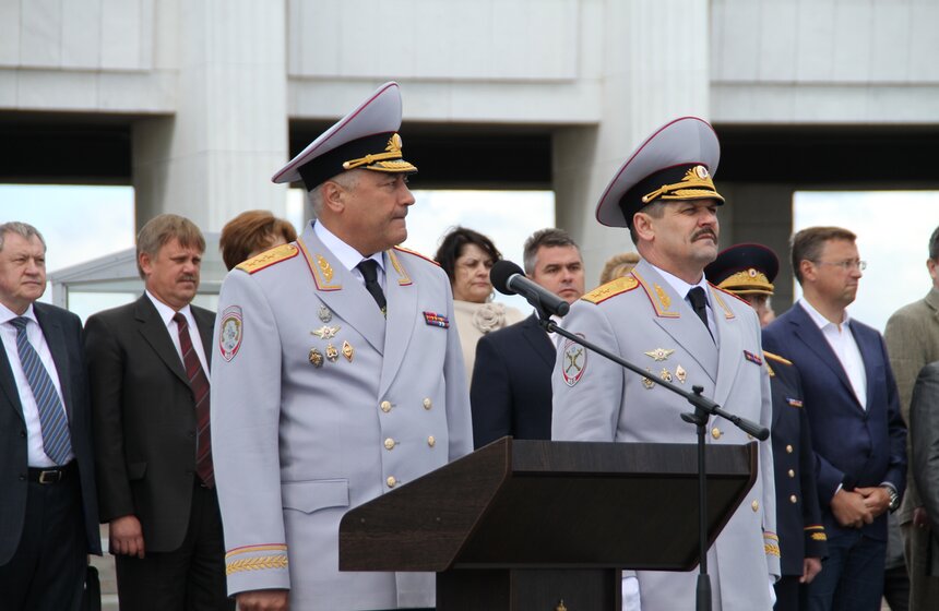 В Москве прошла торжественная церемония вручения знамени ГУ МВД 8 фото