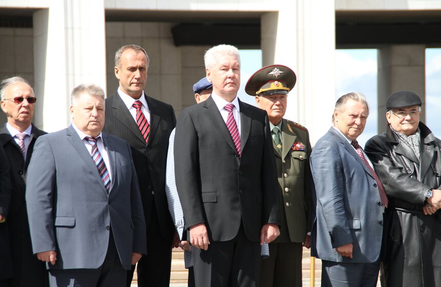 В Москве прошла торжественная церемония вручения знамени ГУ МВД 10 фото