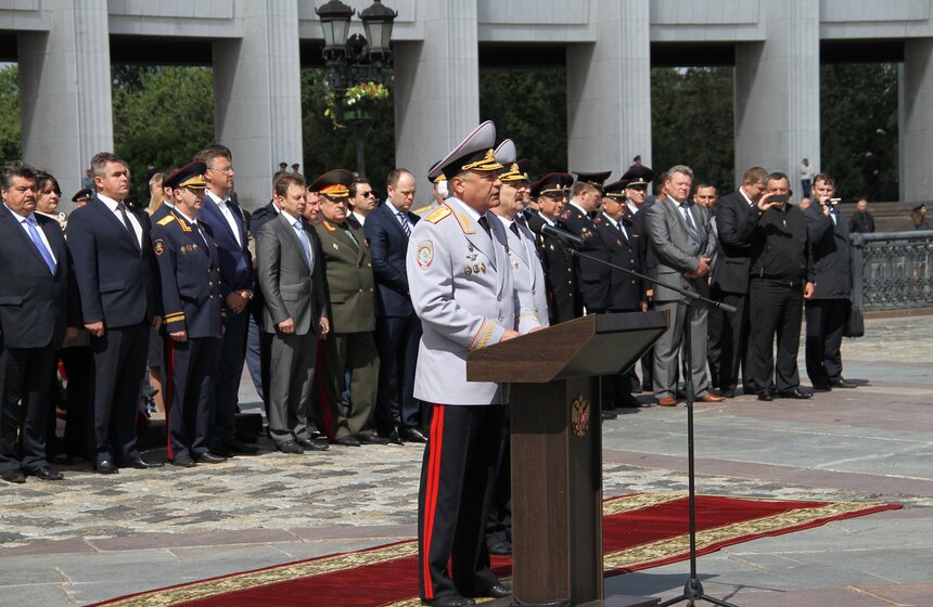 В Москве прошла торжественная церемония вручения знамени ГУ МВД 16 фото