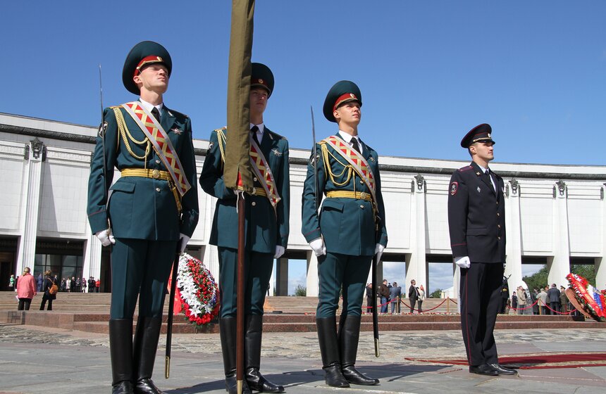 В Москве прошла торжественная церемония вручения знамени ГУ МВД 1 фото