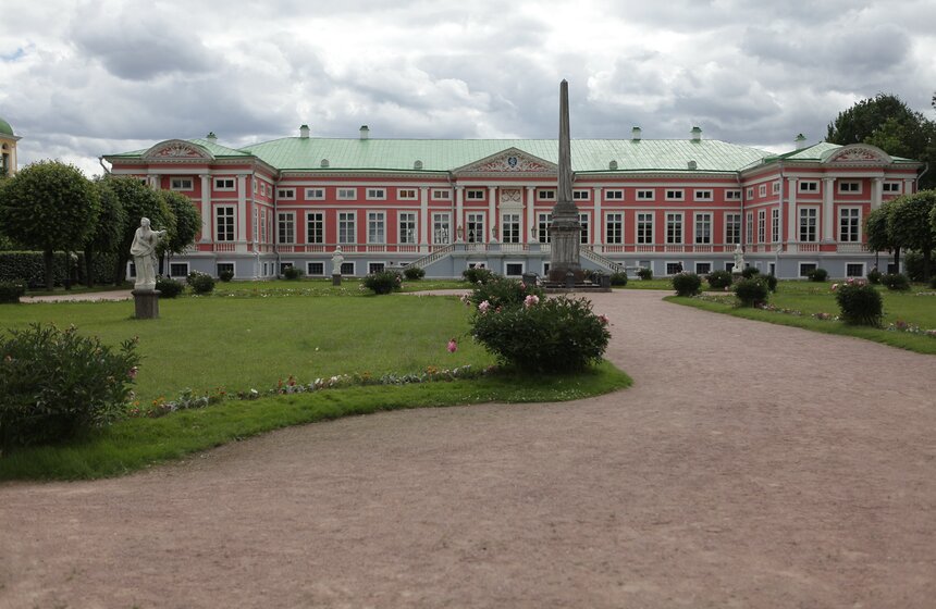 В усадьбе "Кусково" открылась выставка "Ода стеклу" 21 фото