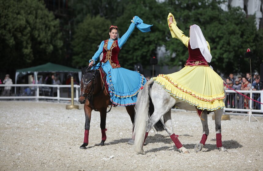 На ВДНХ выступила Кремлевская школа верховой езды 9 фото