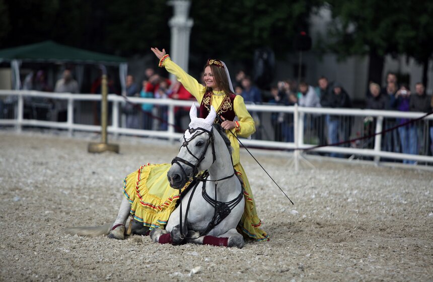 На ВДНХ выступила Кремлевская школа верховой езды 8 фото