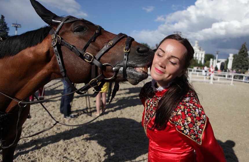 На ВДНХ выступила Кремлевская школа верховой езды 21 фото