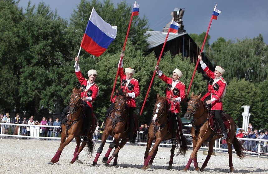 На ВДНХ выступила Кремлевская школа верховой езды 15 фото