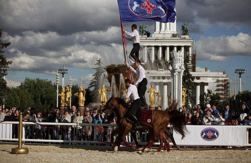 На ВДНХ выступила Кремлевская школа верховой езды 18 фото
