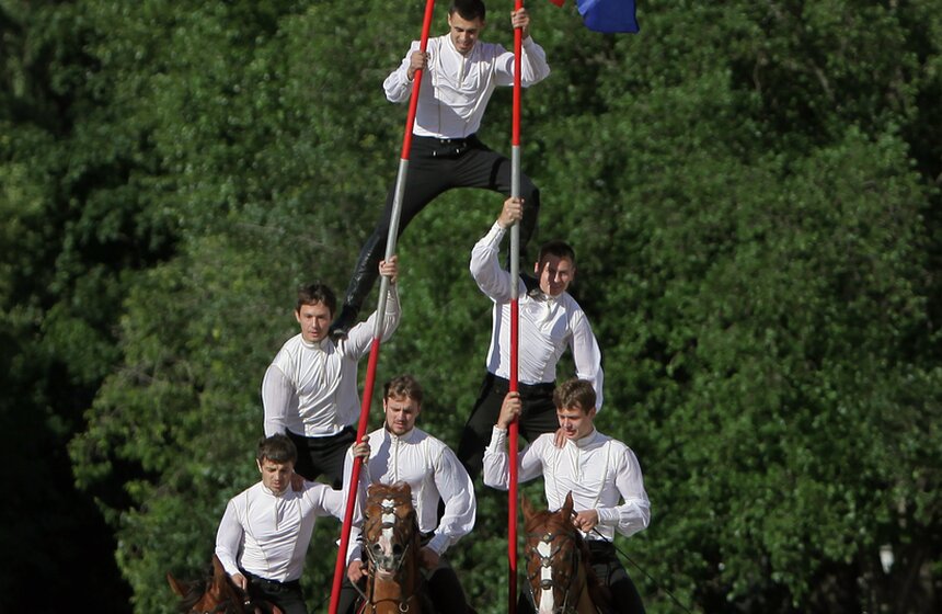 На ВДНХ выступила Кремлевская школа верховой езды 17 фото