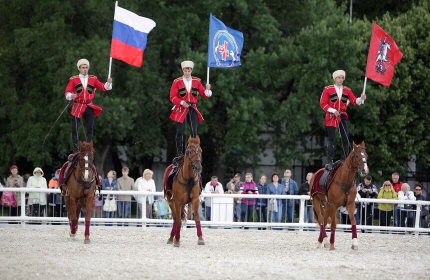 На ВДНХ выступила Кремлевская школа верховой езды 2 фото