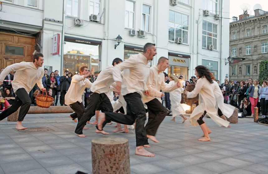 В центре Москвы прошел экологический перформанс "Лес" 12 фото