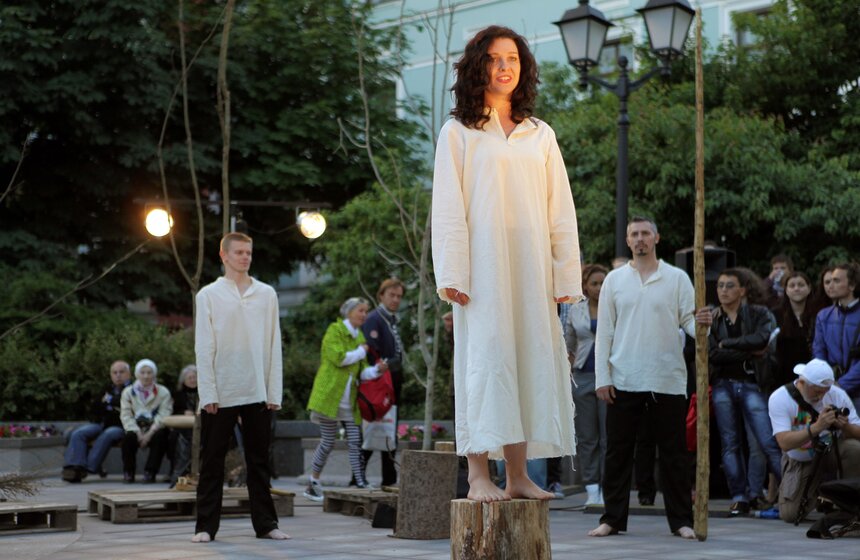 В центре Москвы прошел экологический перформанс "Лес" 5 фото