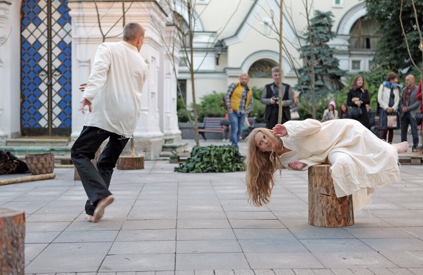 В центре Москвы прошел экологический перформанс "Лес" 10 фото