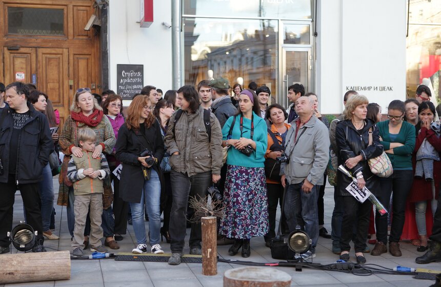 В центре Москвы прошел экологический перформанс "Лес" 8 фото
