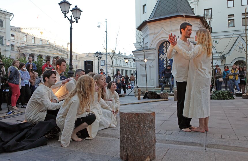 В центре Москвы прошел экологический перформанс "Лес" 11 фото