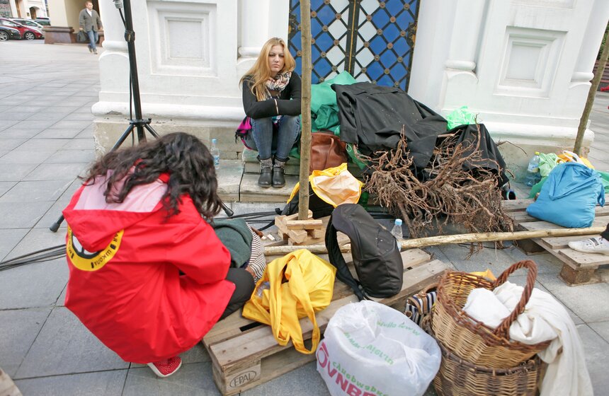 В центре Москвы прошел экологический перформанс "Лес" 3 фото