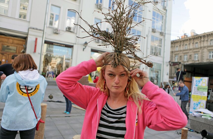 В центре Москвы прошел экологический перформанс "Лес" 1 фото