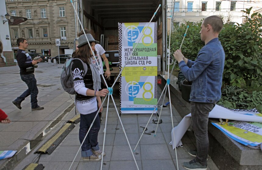 В центре Москвы прошел экологический перформанс "Лес" 2 фото