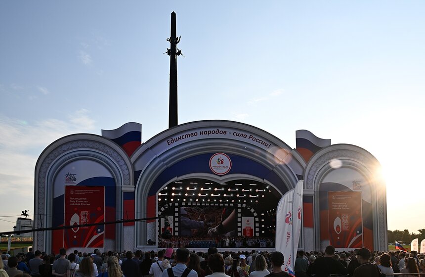 Фестиваль "Русское поле" прошел на Поклонной горе в Москве 20 фото