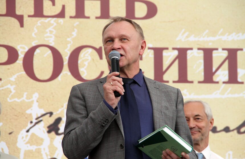 На Пушкинской площади москвичи прочитали стихи Пушкина 2 фото