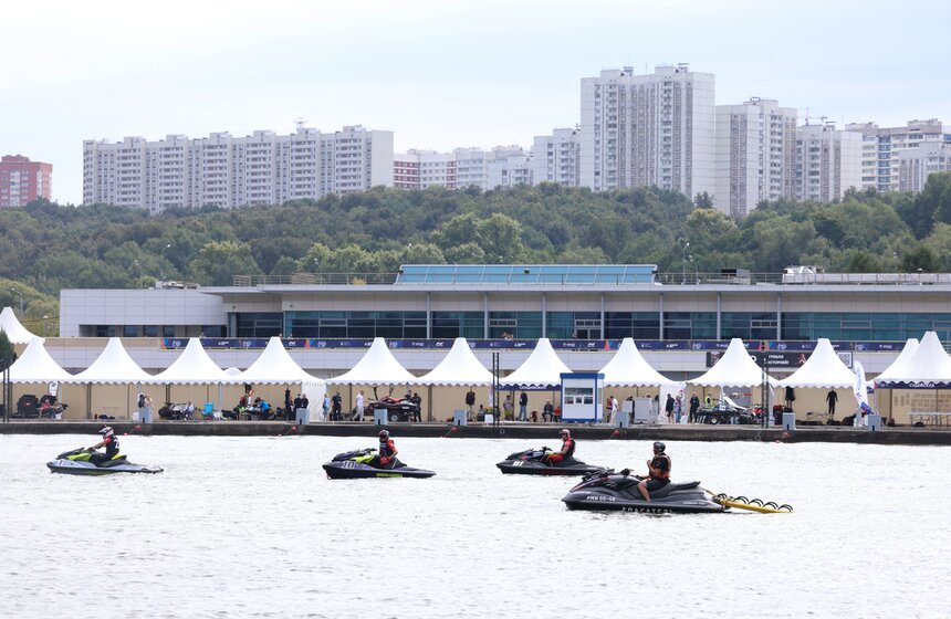 Более 5 тысяч человек посетили фестиваль "Открытая вода" в Крылатском 1 фото