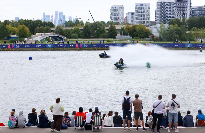 Более 5 тысяч человек посетили фестиваль "Открытая вода" в Крылатском 6 фото